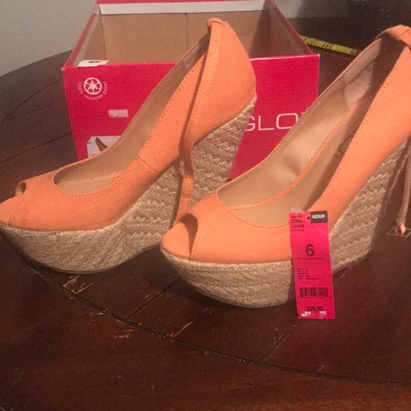 Coral colored size 6 wedge heel - Picture 4 of 4